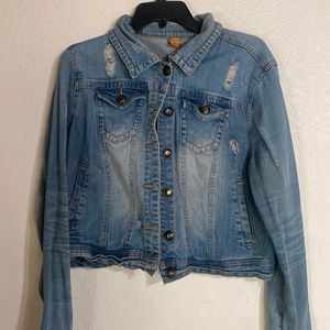 médium wash jean jacket